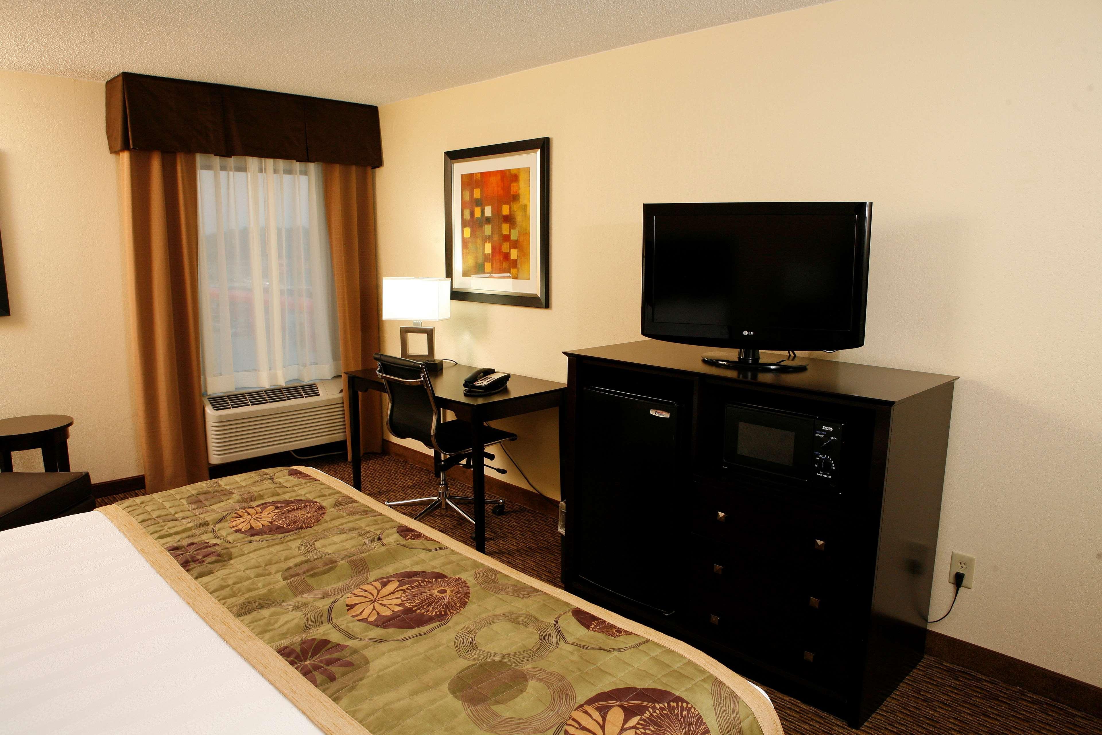 Best Western Plus Goldsboro Exterior photo
